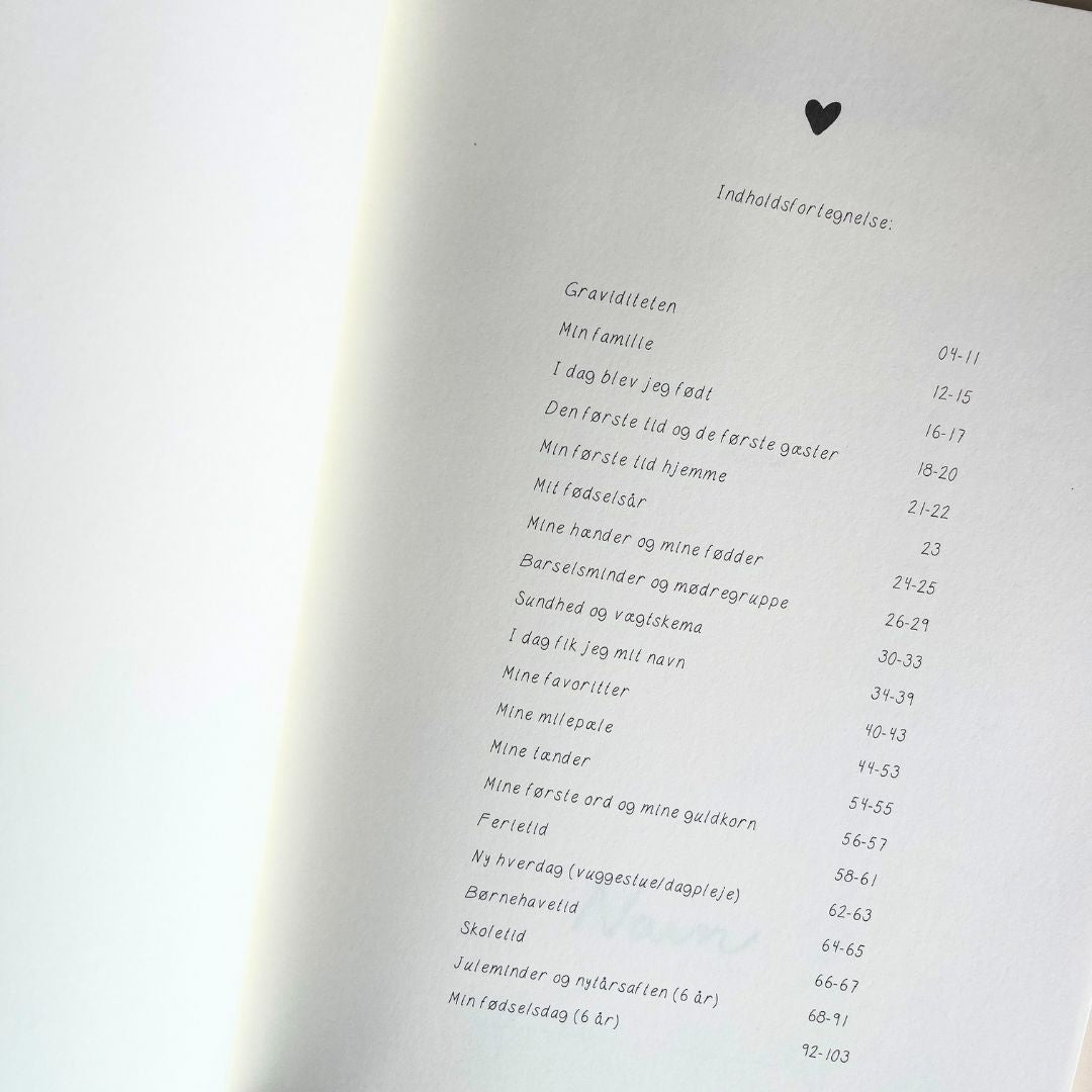 Barnets Bog A4 Hardcover fra With White - Buump - Books - WITHWHITE