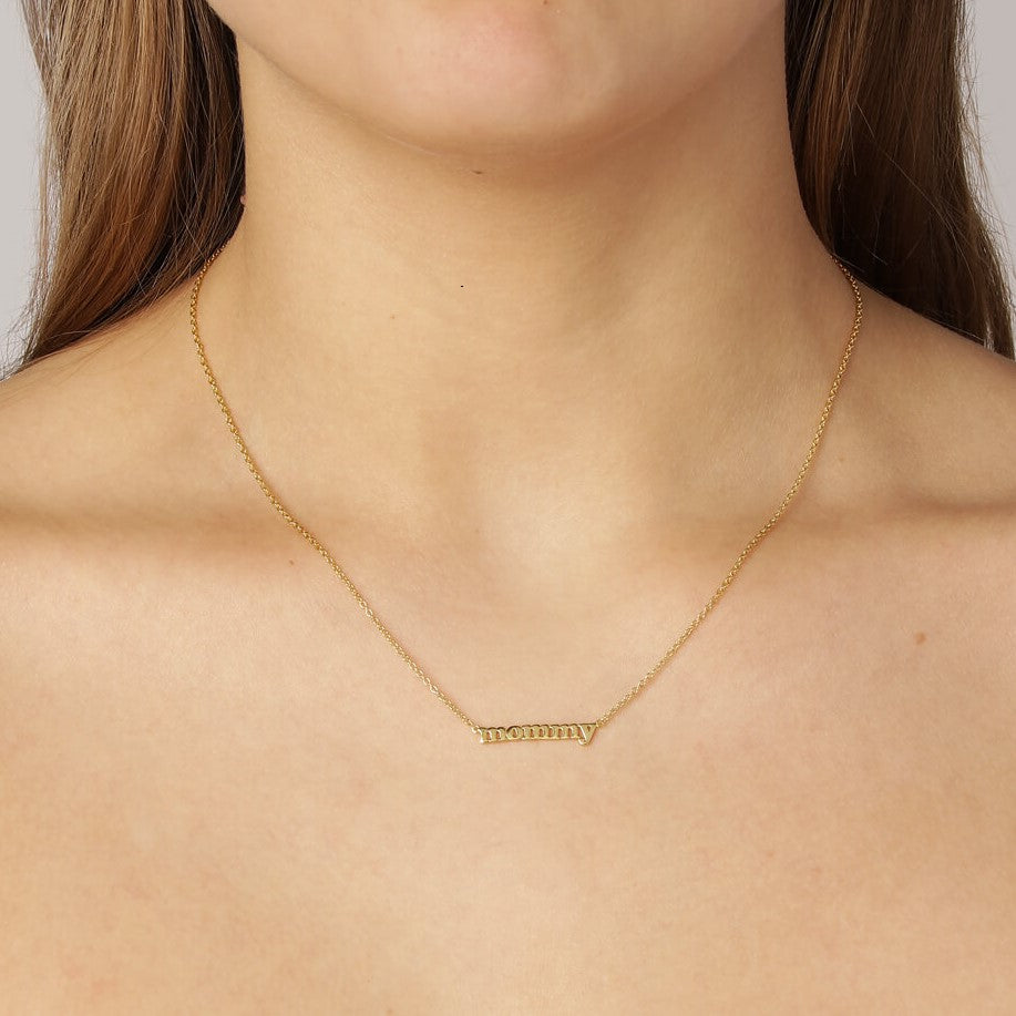Mommy-halskæde i guld#MotherLoveJewelryBuump