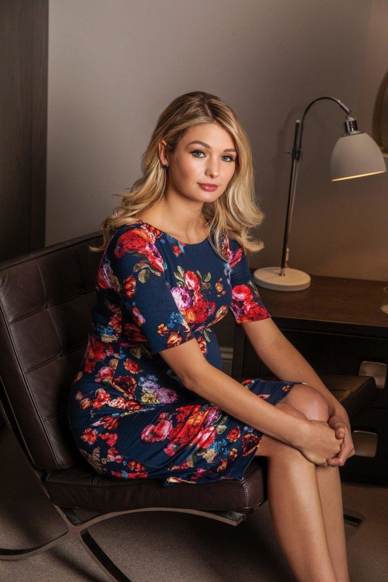 Anna graviditetskjole fra Tiffany Rose (midnight garden floral)#Tiffany RoseDressBuump