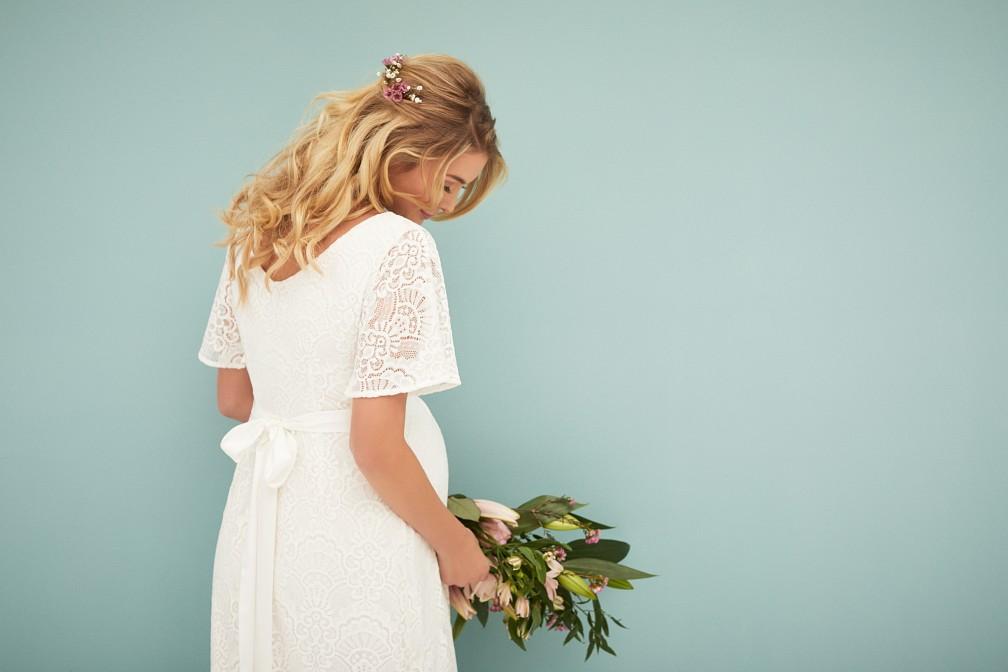 Edith kimono brudekjole til gravid fra Tiffany Rose#Tiffany RoseWedding dressBuump