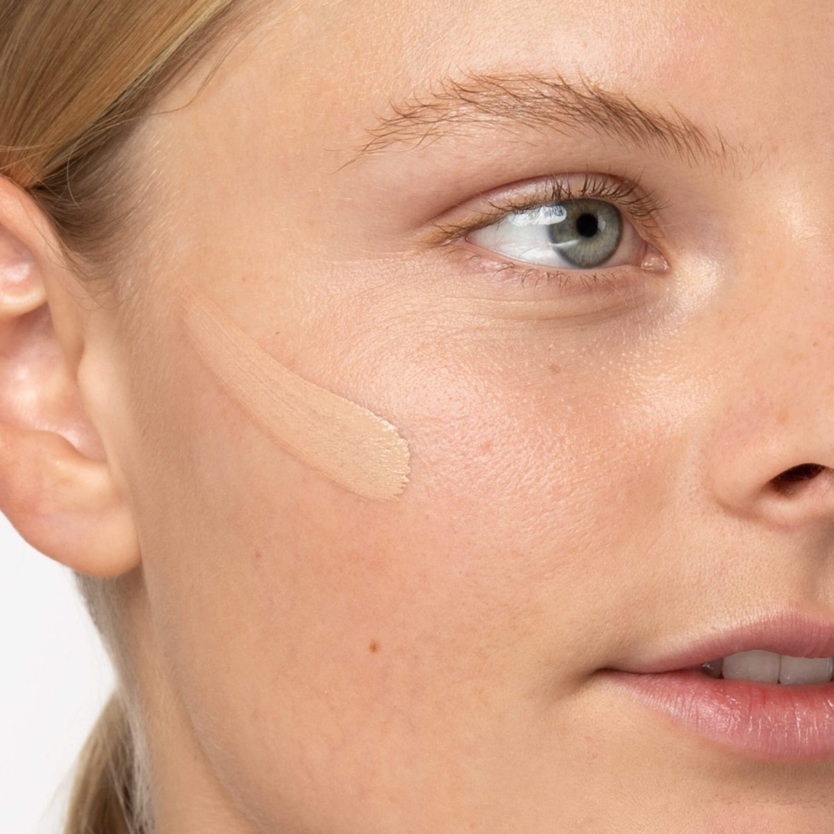 Lavinde Copenhagen NATURAL GLOW Liquid Foundation Ivory (206) 30ml - Buump - Cosmetics - Lavinde Copenhagen