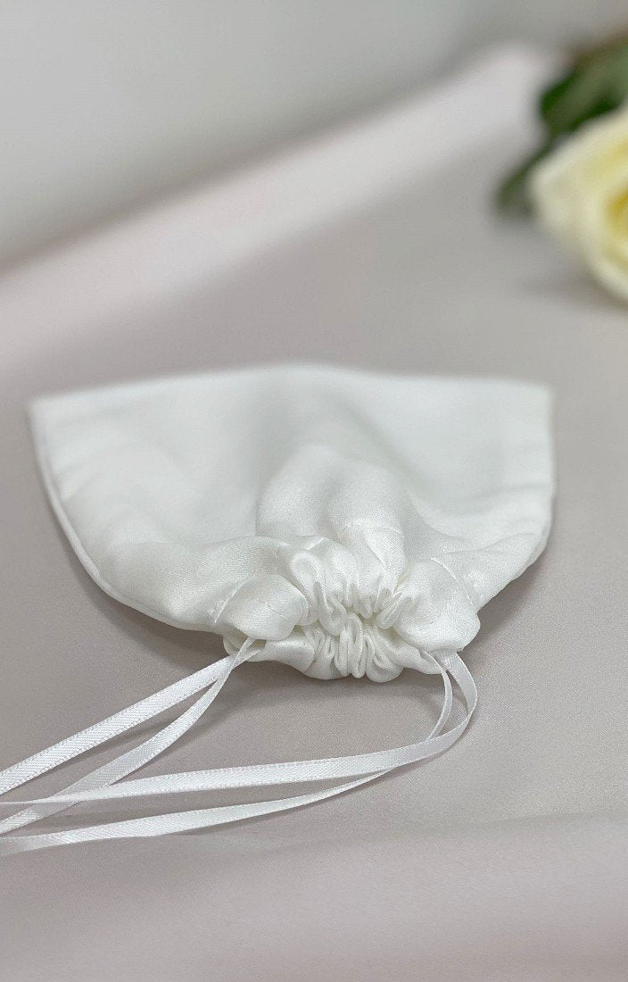 Mundbind i faux silke fra Tiffany Rose